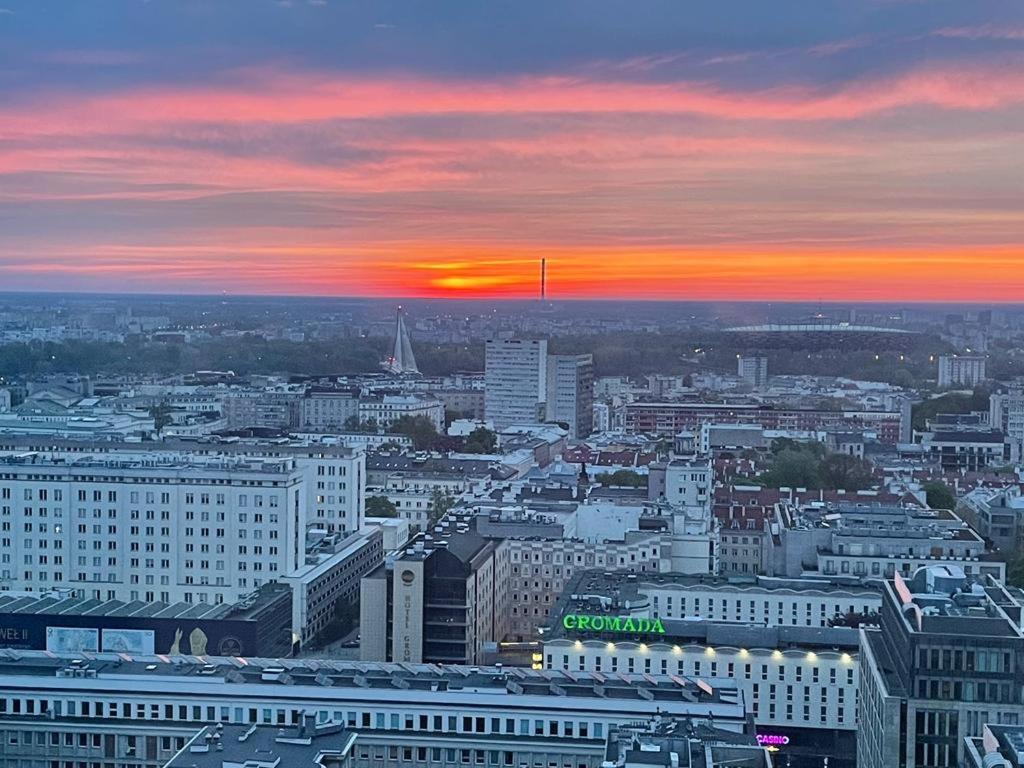 23Rd Floor 3Br Apt With Views Of Warszawa Eksteriør bilde